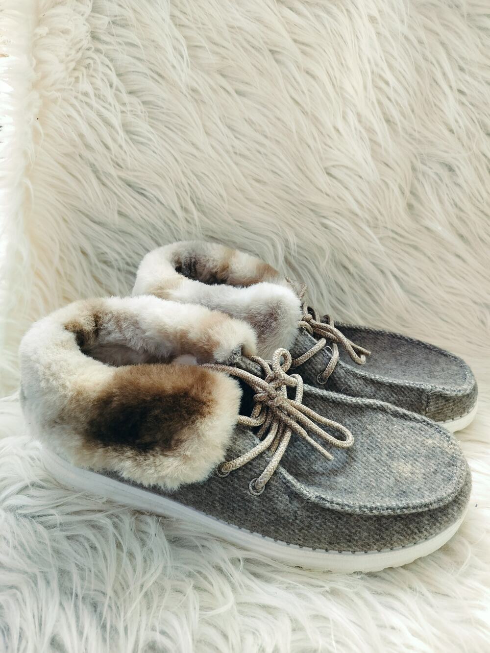 5923)Hey Dude Women Britt Fur Lined Lace Up Comfort Winter Shoes US 8